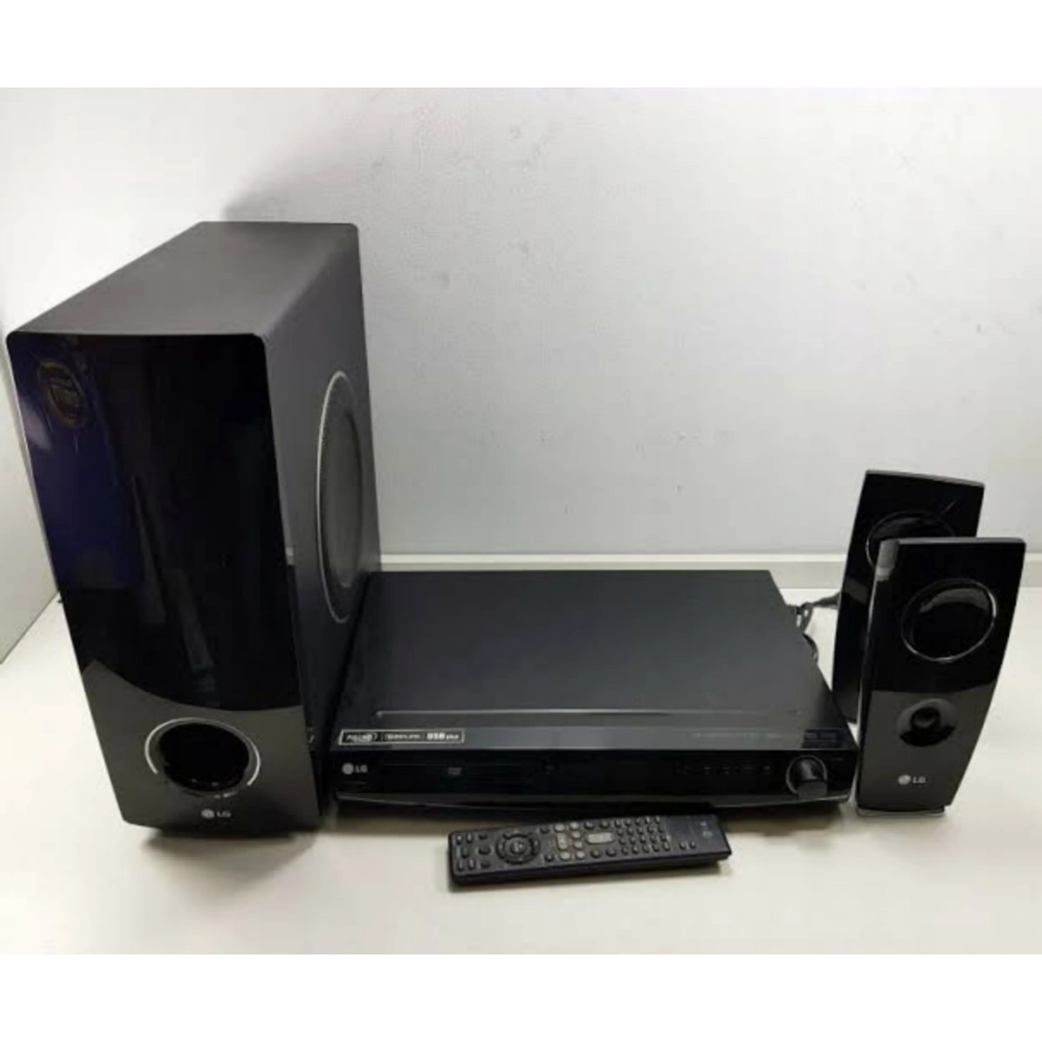 LG HT462SZ 2.1Ch 400W DVD Home Theater System (USB, FM, Aux) - Foreign Used