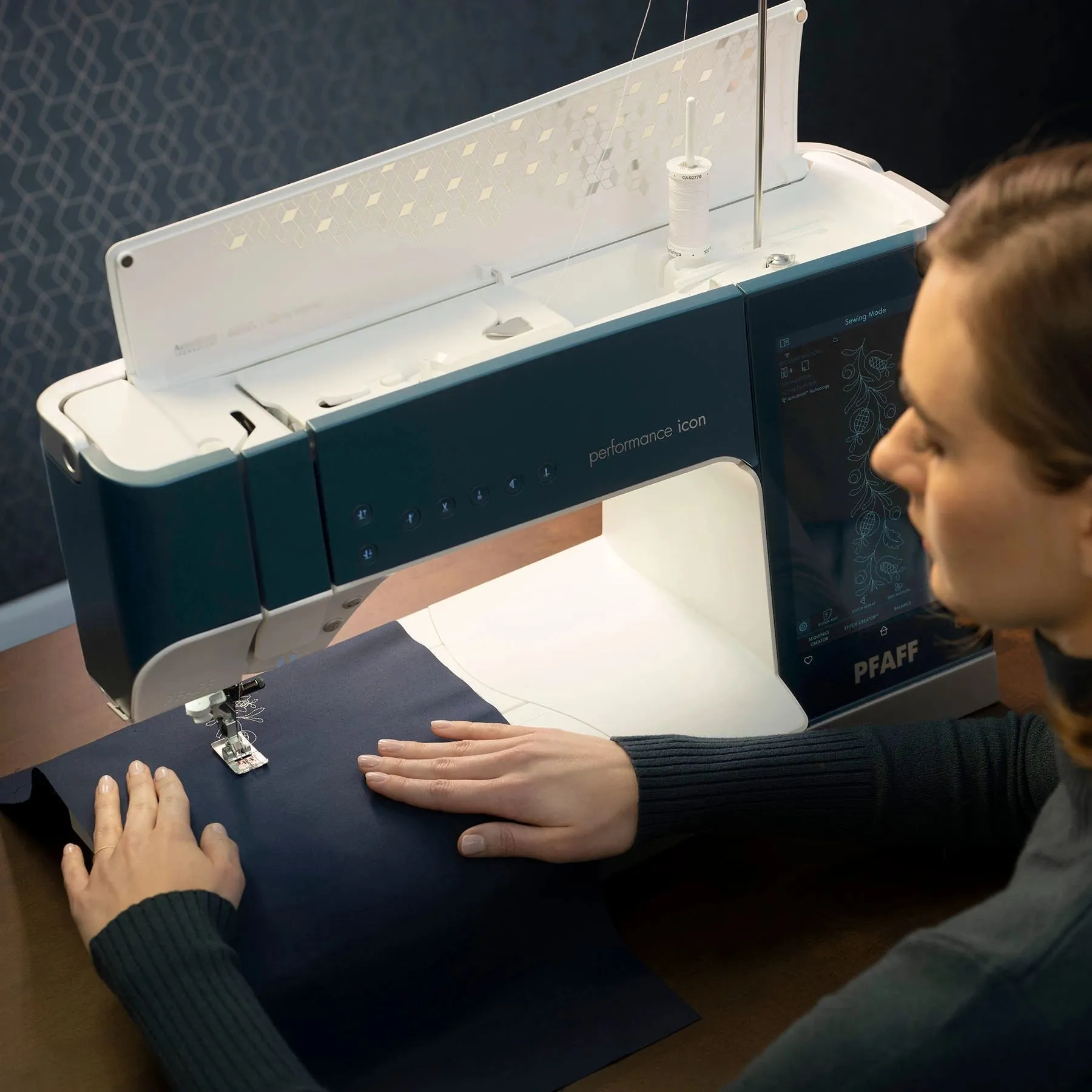 PFAFF® performance icon™ Sewing Machine