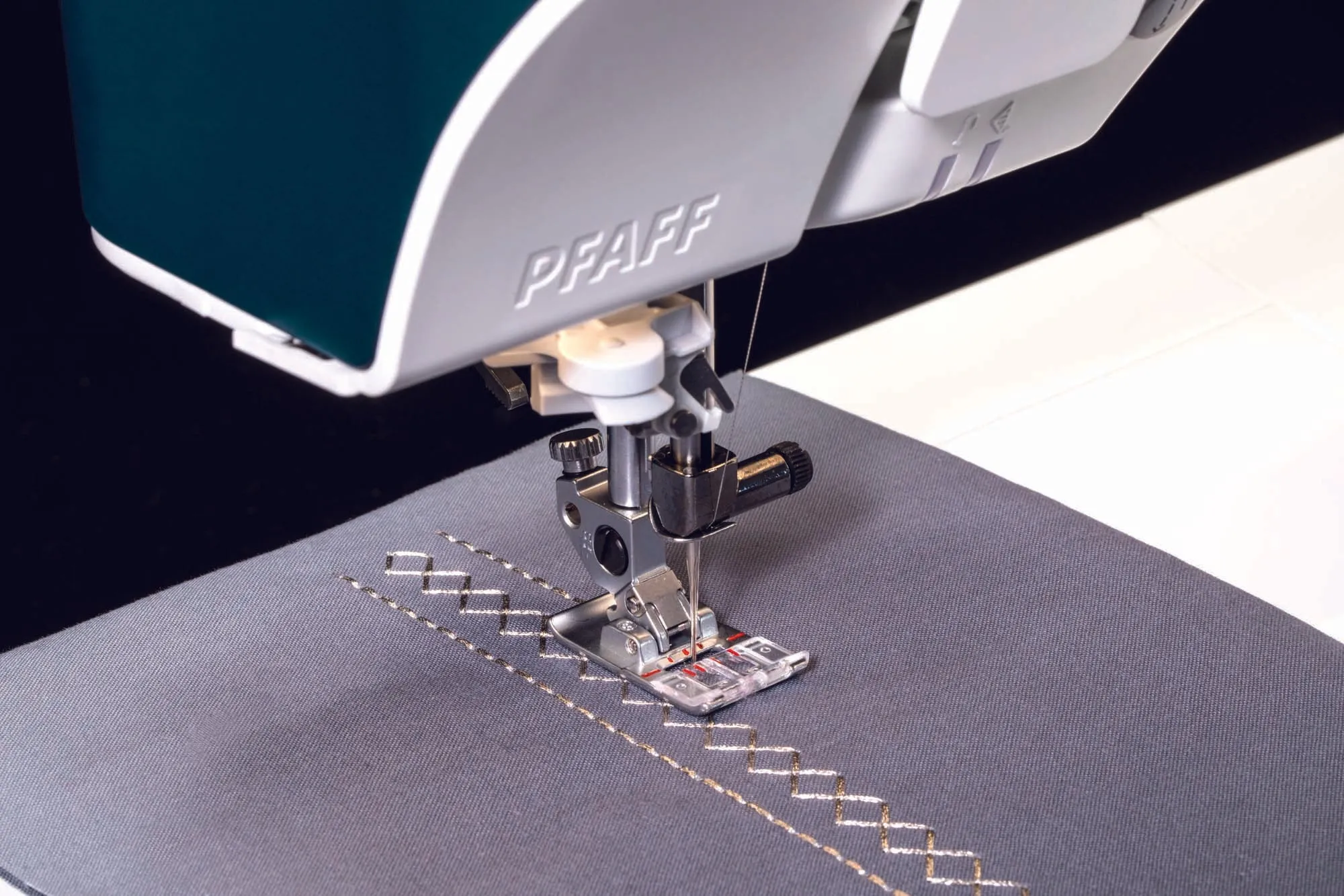 PFAFF® performance icon™ Sewing Machine