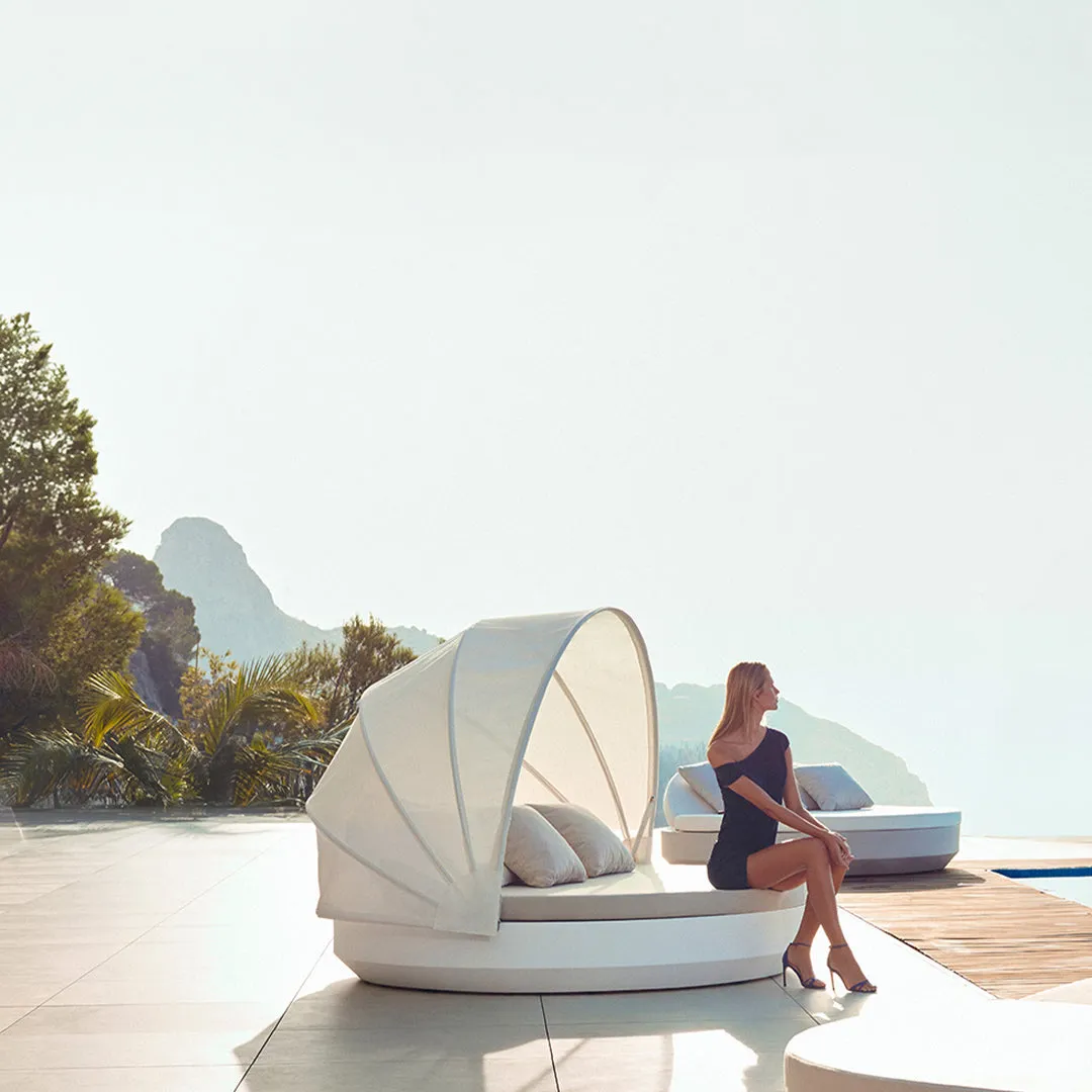 Vela Round Daybed with Reclining Backrest and Sunroof - Outdoor Furniture